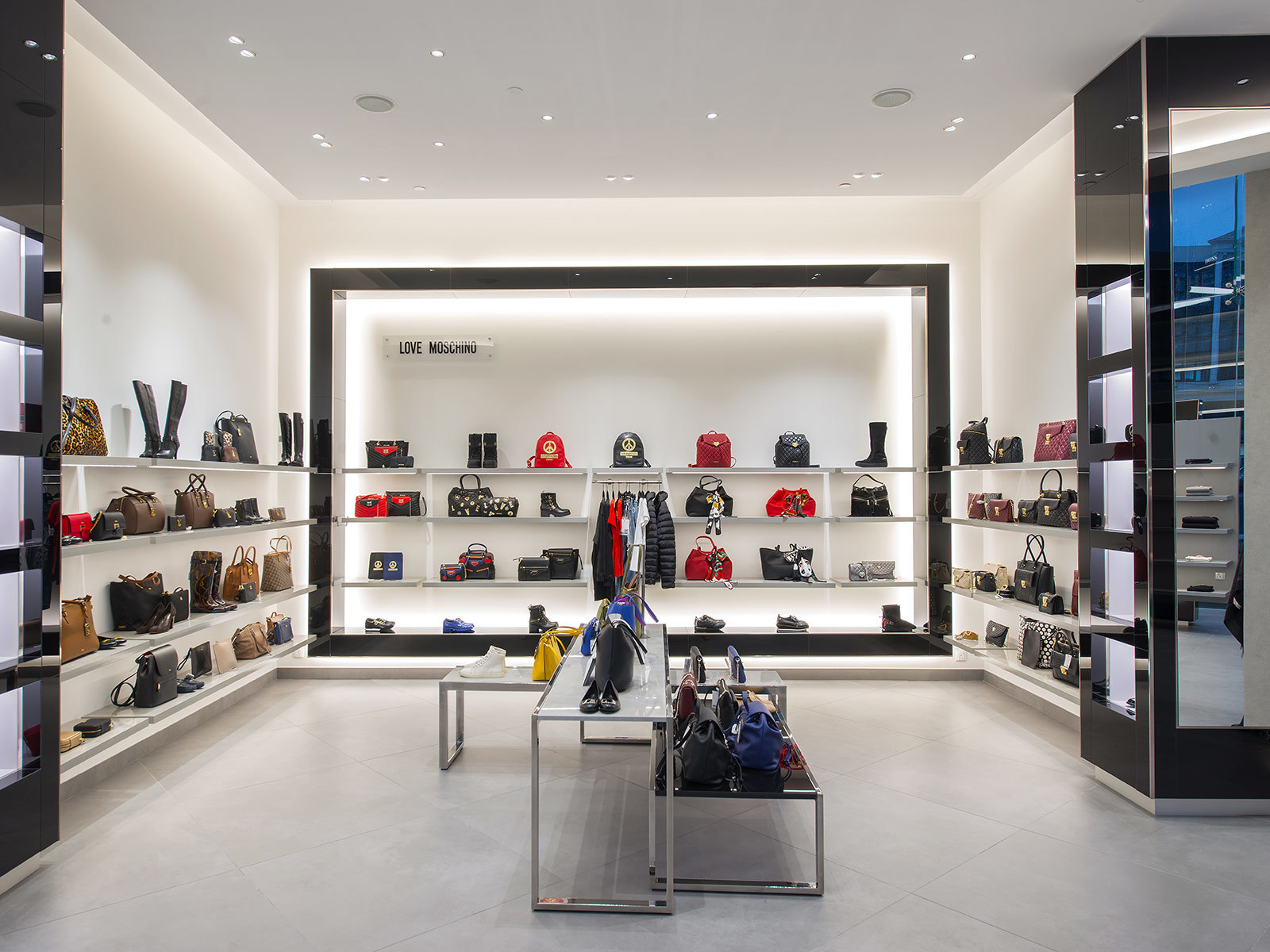 Our projects: Timinis Store, Limassol - Cyprus | Linea Light Group